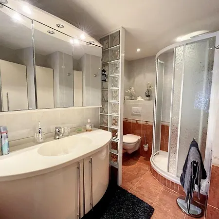 Acci 2 Bedrooms, Sea View Apartment *